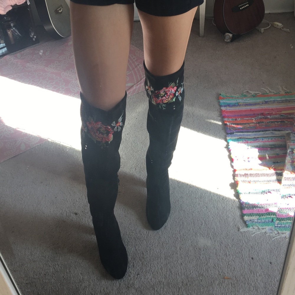 Sexy knee high boots!